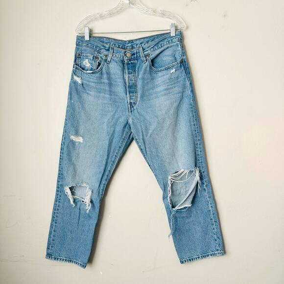 501 Button Fly Jeans distressed light wash woman’s 31X26 - Picture 1 of 11